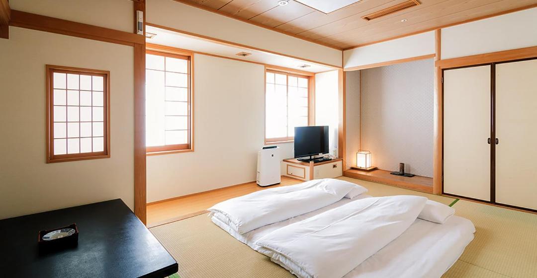Jr Hotel Clement Uwajima Exterior photo